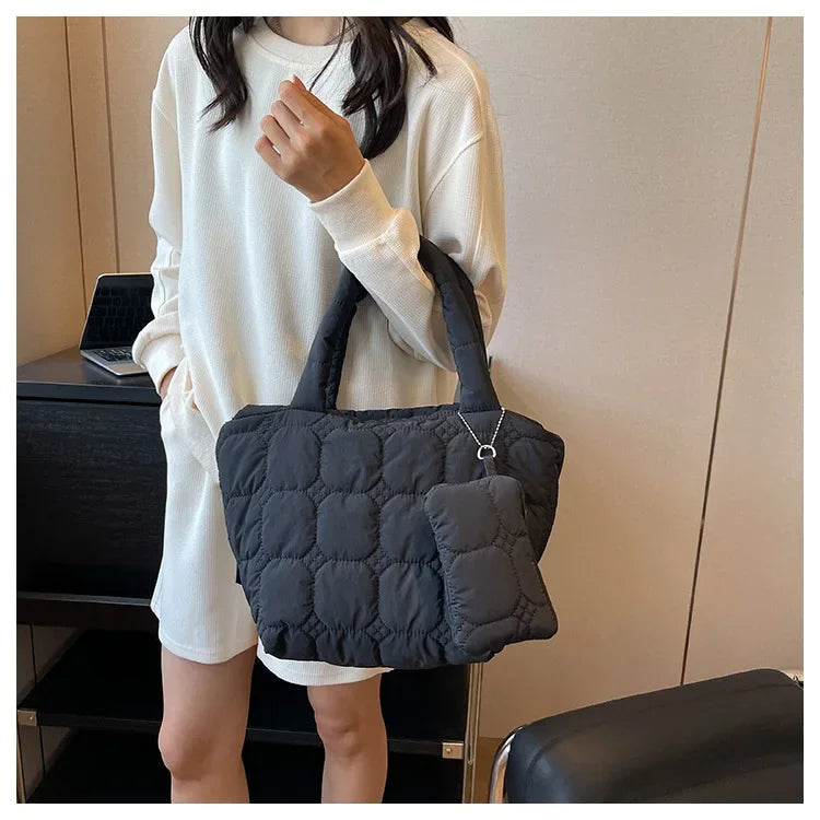Bolsa Matelassê com Mini Bolsa – Leve, Espaçosa e Cheia de Estilo!
