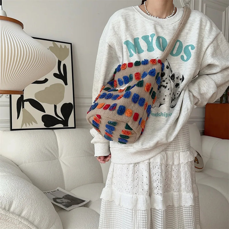 Bolsa Retro Plush Dots – Estilo Fofo, Toque Macio e Muito Espaço
