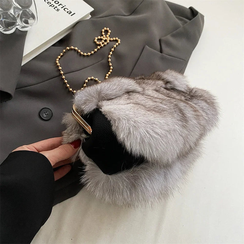 Bolsa de Pelúcia Luxuosa – Elegância e Sofisticação para Suas Noites de Inverno