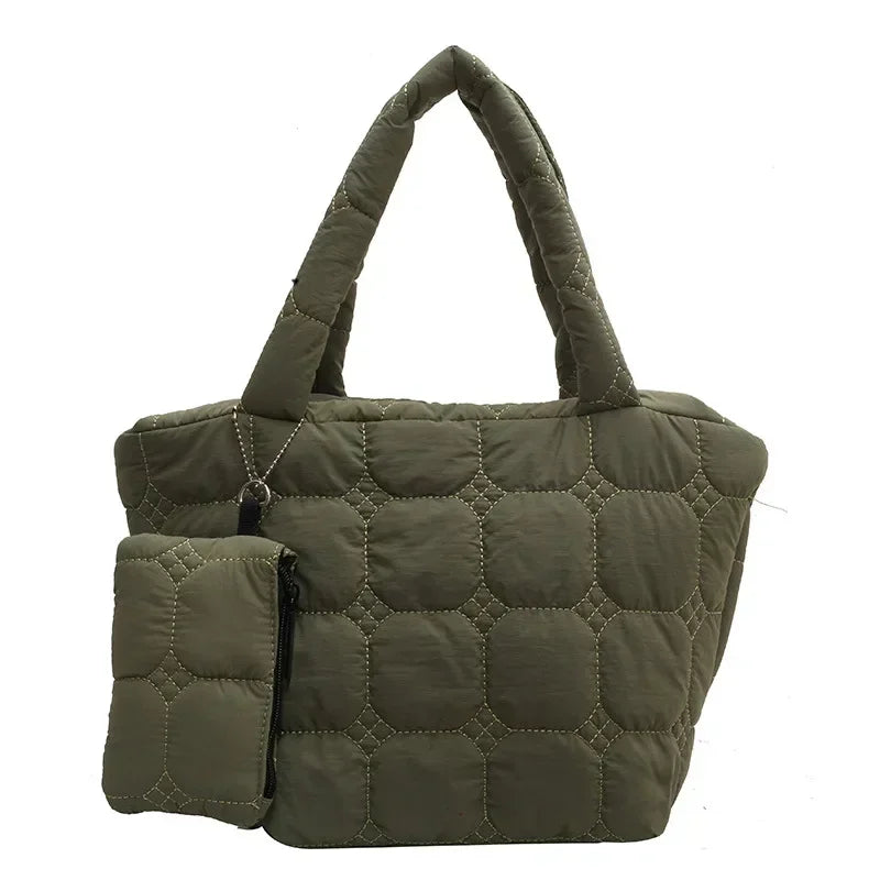 Bolsa Matelassê com Mini Bolsa – Leve, Espaçosa e Cheia de Estilo!