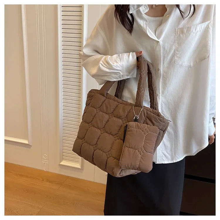 Bolsa Matelassê com Mini Bolsa – Leve, Espaçosa e Cheia de Estilo!
