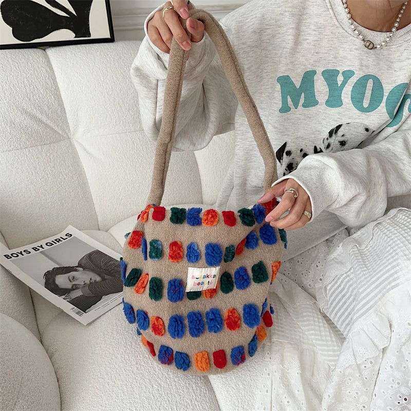 Bolsa Retro Plush Dots – Estilo Fofo, Toque Macio e Muito Espaço