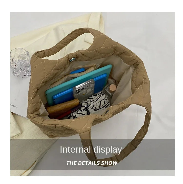 Bolsa Matelassê com Mini Bolsa – Leve, Espaçosa e Cheia de Estilo!