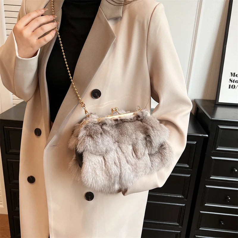 Bolsa de Pelúcia Luxuosa – Elegância e Sofisticação para Suas Noites de Inverno