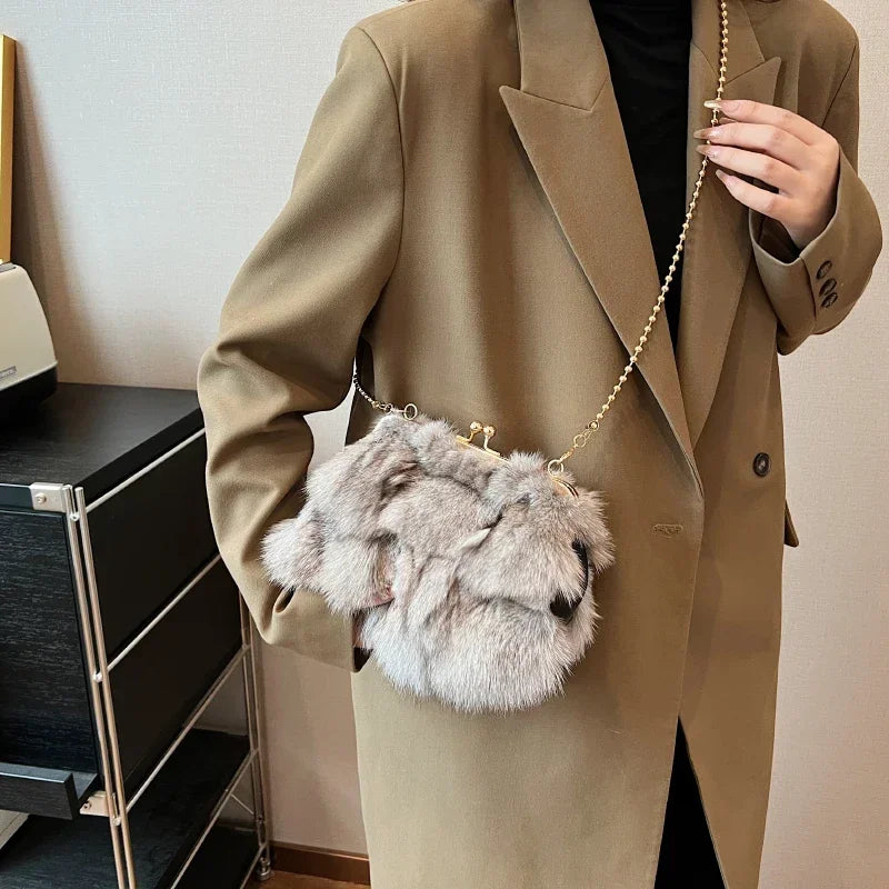 Bolsa de Pelúcia Luxuosa – Elegância e Sofisticação para Suas Noites de Inverno