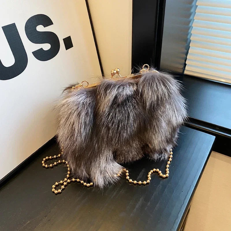 Bolsa de Pelúcia Luxuosa – Elegância e Sofisticação para Suas Noites de Inverno