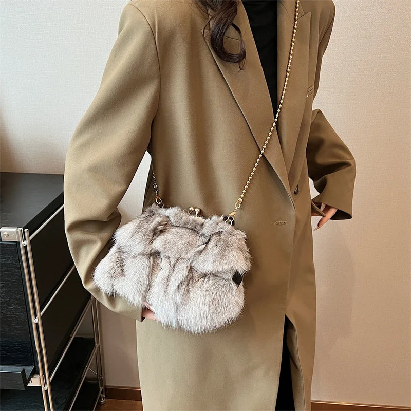 Bolsa de Pelúcia Luxuosa – Elegância e Sofisticação para Suas Noites de Inverno