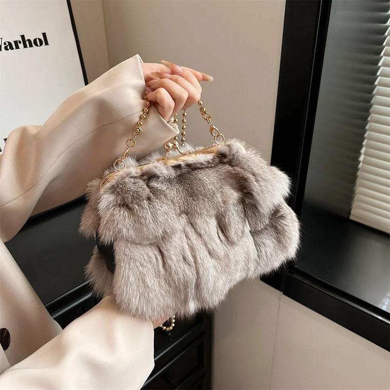 Bolsa de Pelúcia Luxuosa – Elegância e Sofisticação para Suas Noites de Inverno