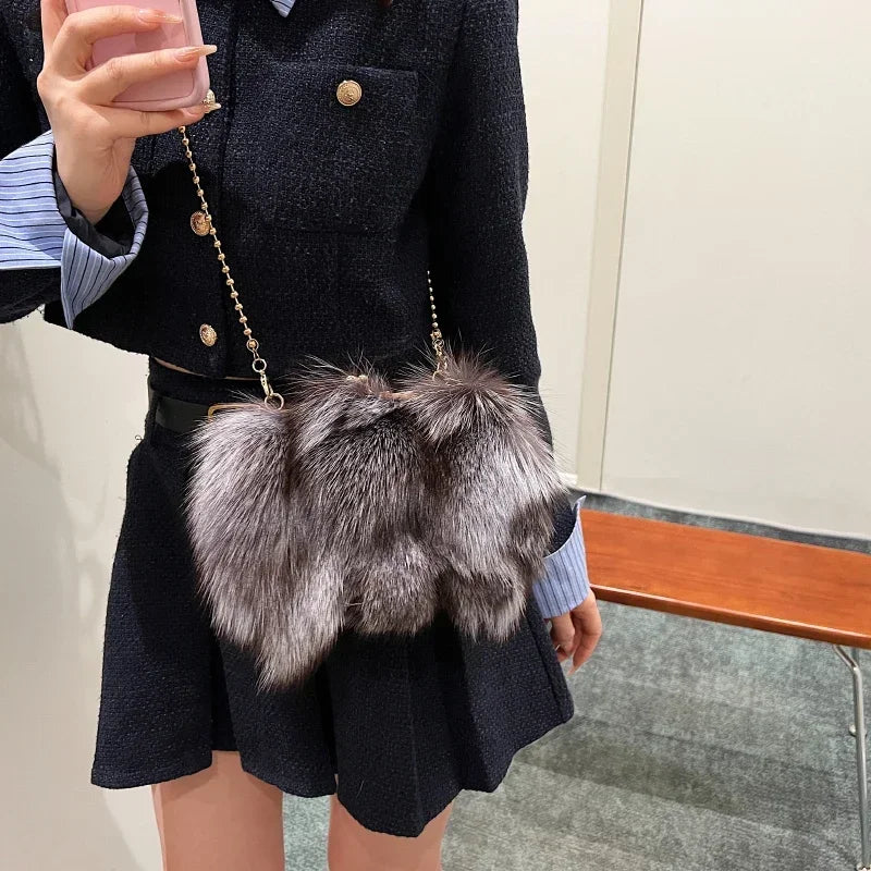 Bolsa de Pelúcia Luxuosa – Elegância e Sofisticação para Suas Noites de Inverno