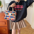 Bolsa Retro Plush Dots – Estilo Fofo, Toque Macio e Muito Espaço