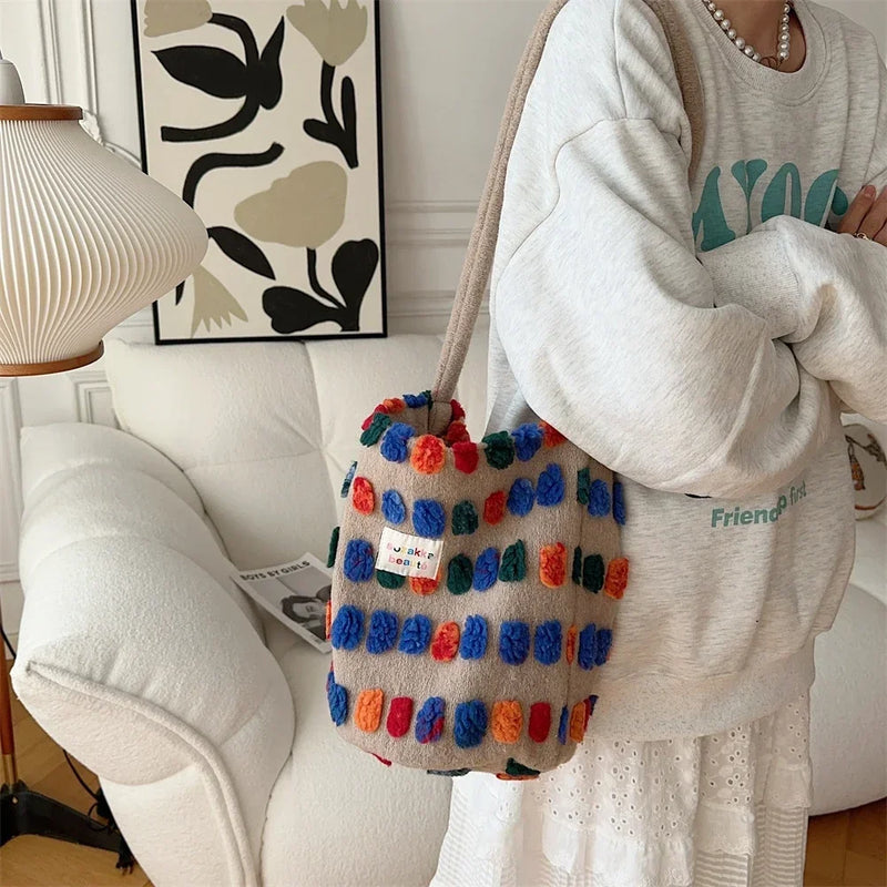Bolsa Retro Plush Dots – Estilo Fofo, Toque Macio e Muito Espaço