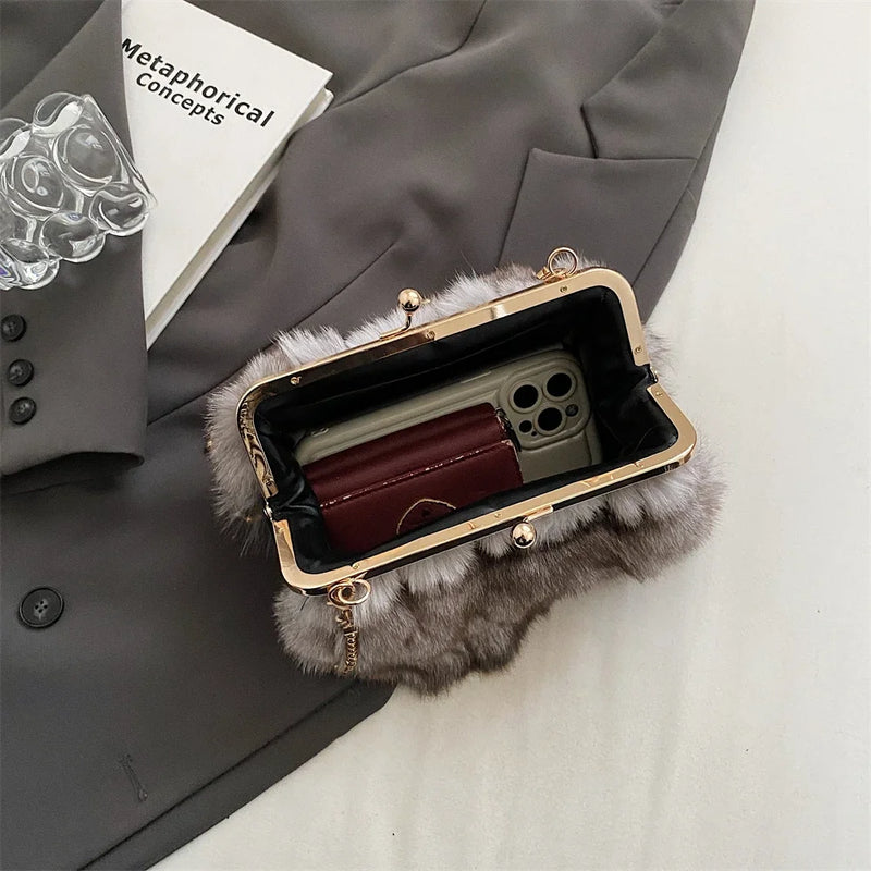 Bolsa de Pelúcia Luxuosa – Elegância e Sofisticação para Suas Noites de Inverno
