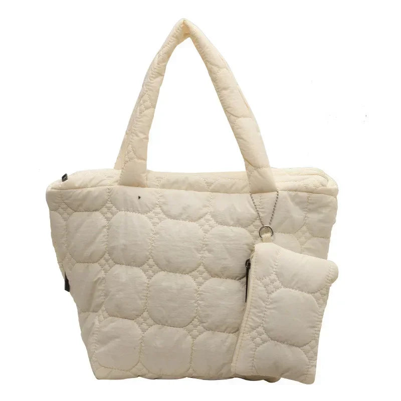 Bolsa Matelassê com Mini Bolsa – Leve, Espaçosa e Cheia de Estilo!