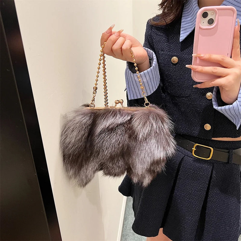 Bolsa de Pelúcia Luxuosa – Elegância e Sofisticação para Suas Noites de Inverno