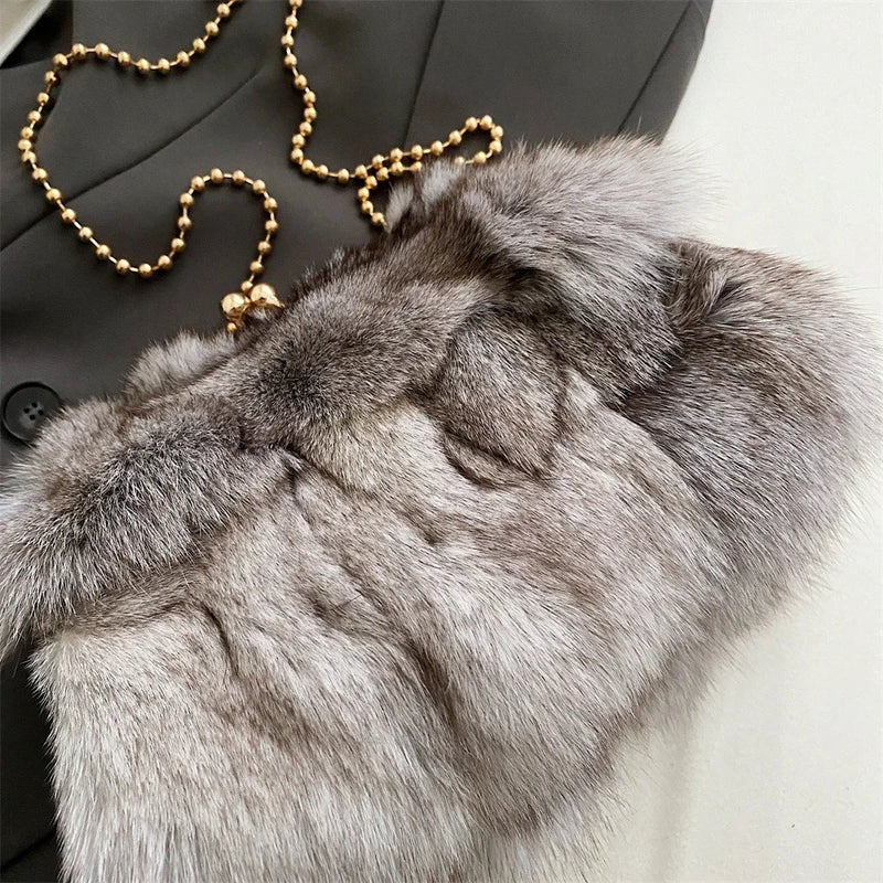 Bolsa de Pelúcia Luxuosa – Elegância e Sofisticação para Suas Noites de Inverno