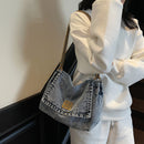 Bolsa Jeans com Corrente – Estilo Casual e Espaço de Sobra para o Dia a Dia