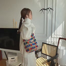 Bolsa Retro Plush Dots – Estilo Fofo, Toque Macio e Muito Espaço